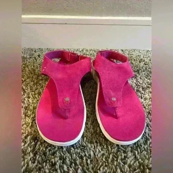 Ryka Shoes - Woman’s pink Ryka sandals size 9.5w like new